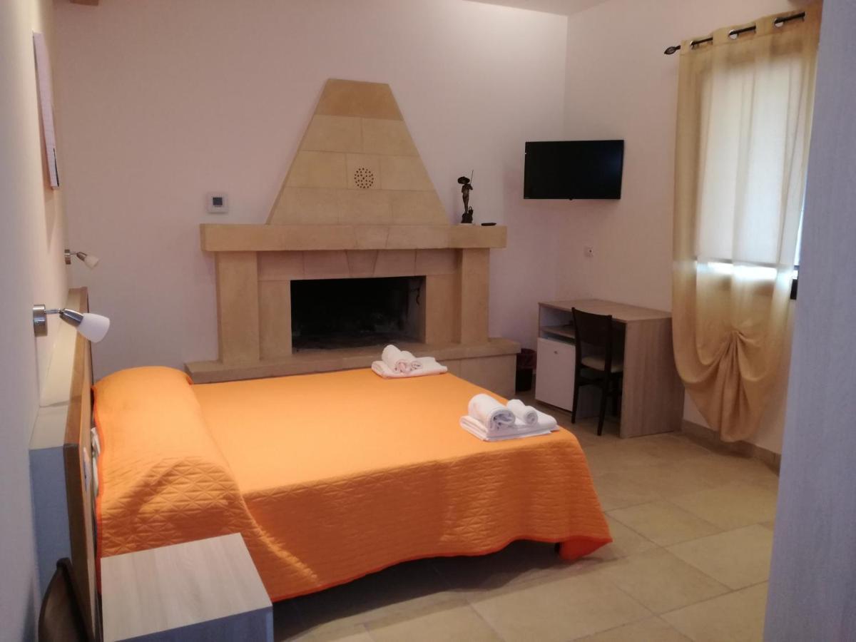 B&B Hotel Helios Uggiano La Chiesa Exteriör bild