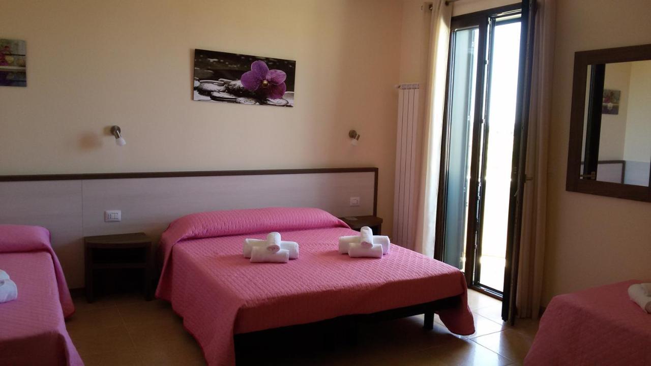 B&B Hotel Helios Uggiano La Chiesa Exteriör bild