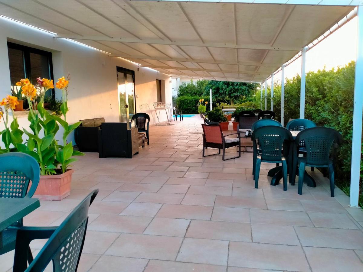 B&B Hotel Helios Uggiano La Chiesa Exteriör bild