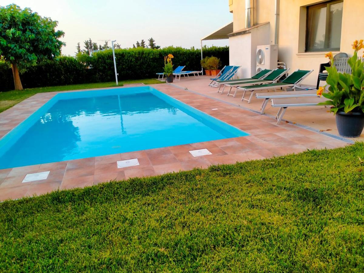 B&B Hotel Helios Uggiano La Chiesa Exteriör bild