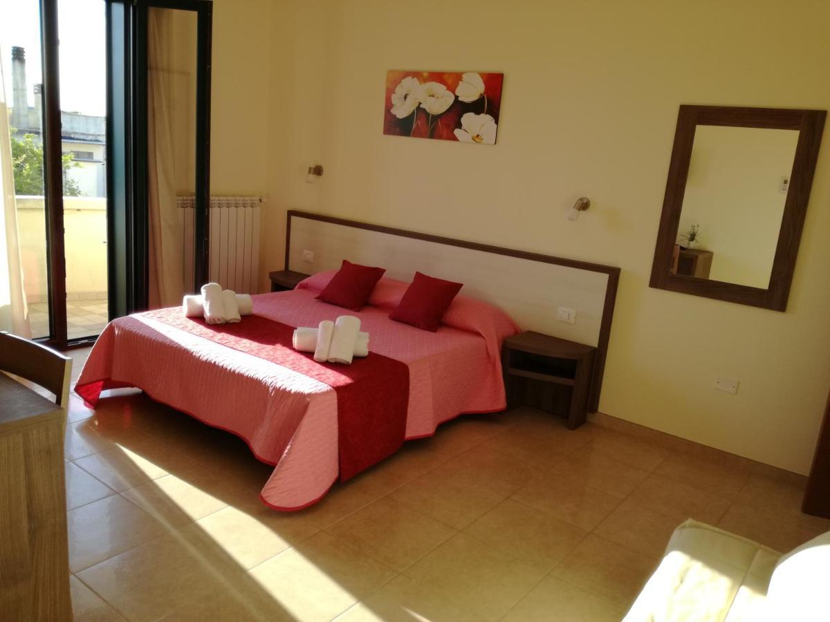 B&B Hotel Helios Uggiano La Chiesa Exteriör bild