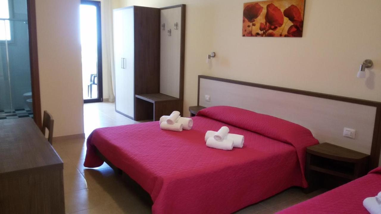 B&B Hotel Helios Uggiano La Chiesa Exteriör bild