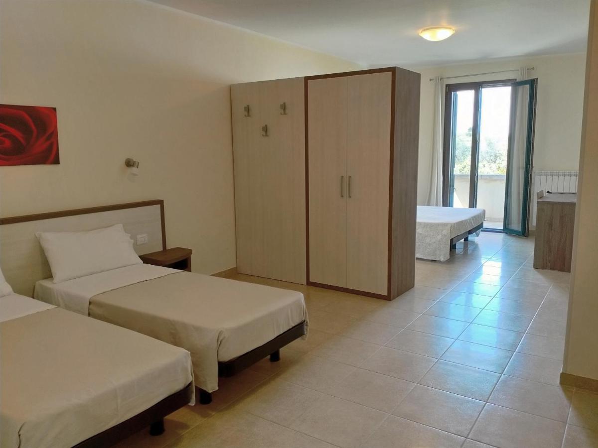 B&B Hotel Helios Uggiano La Chiesa Exteriör bild