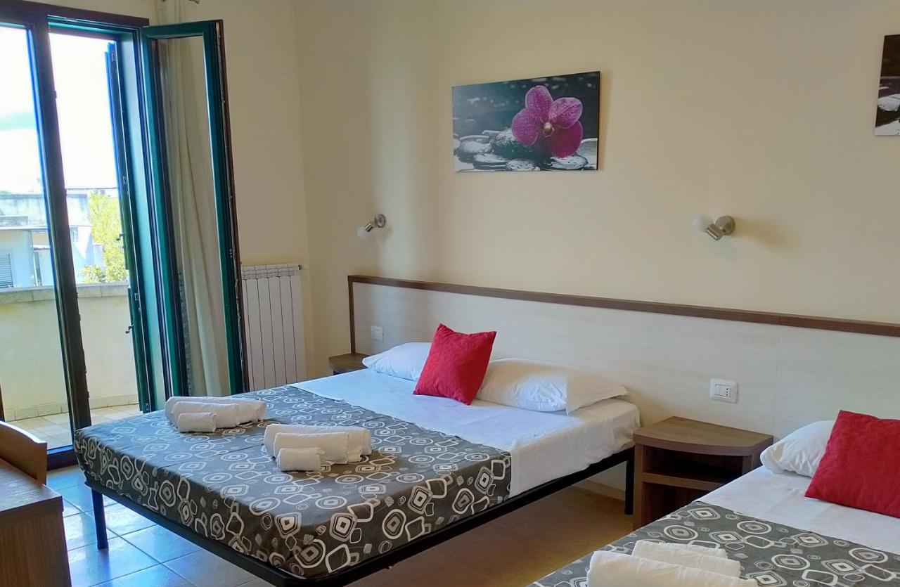 B&B Hotel Helios Uggiano La Chiesa Exteriör bild