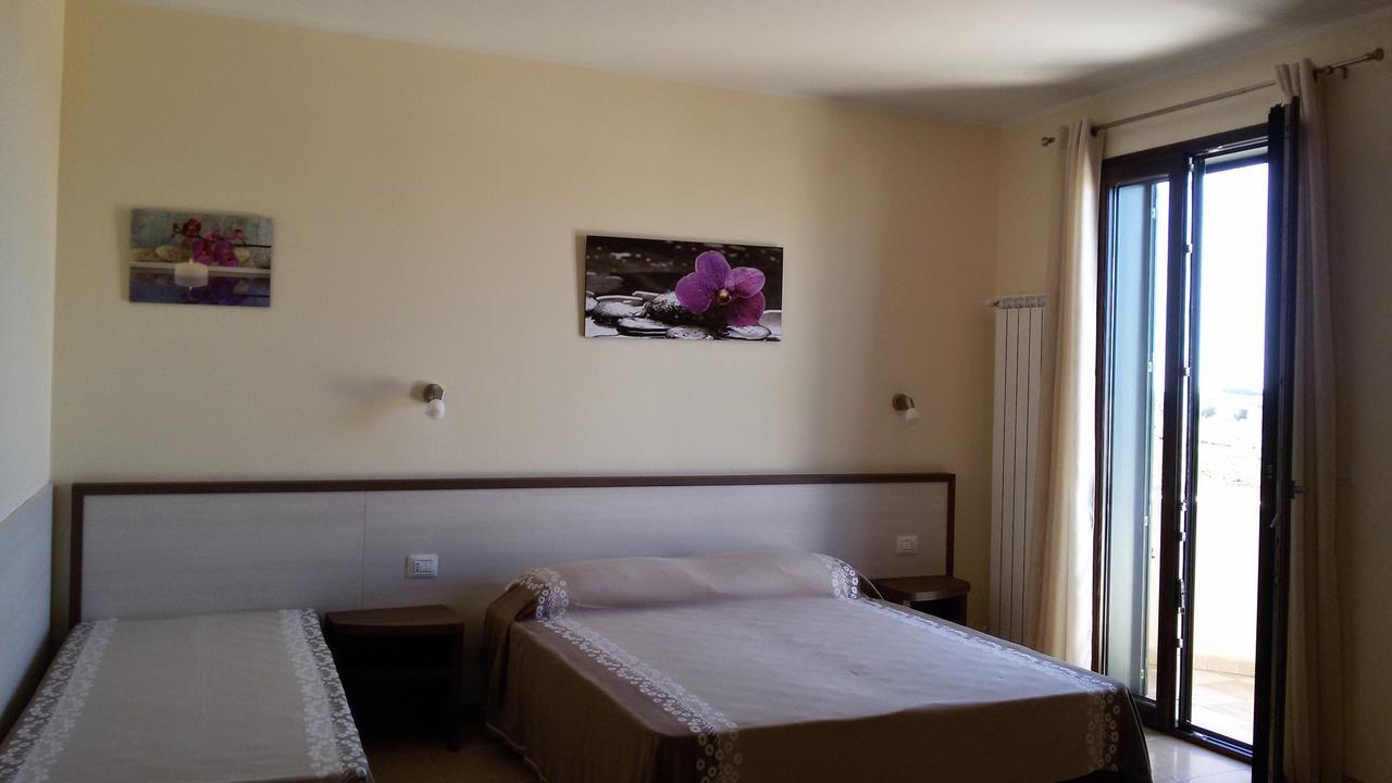 B&B Hotel Helios Uggiano La Chiesa Exteriör bild