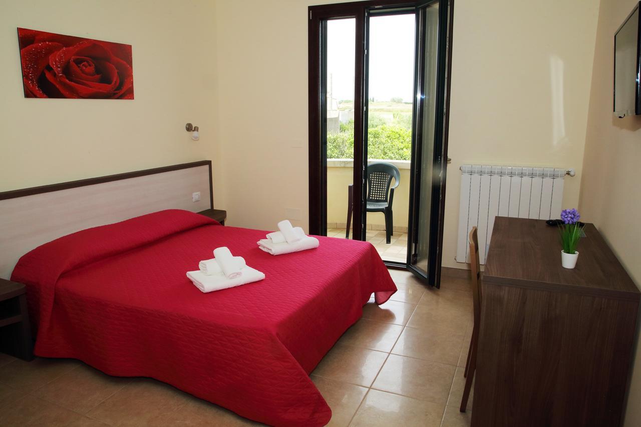 B&B Hotel Helios Uggiano La Chiesa Exteriör bild