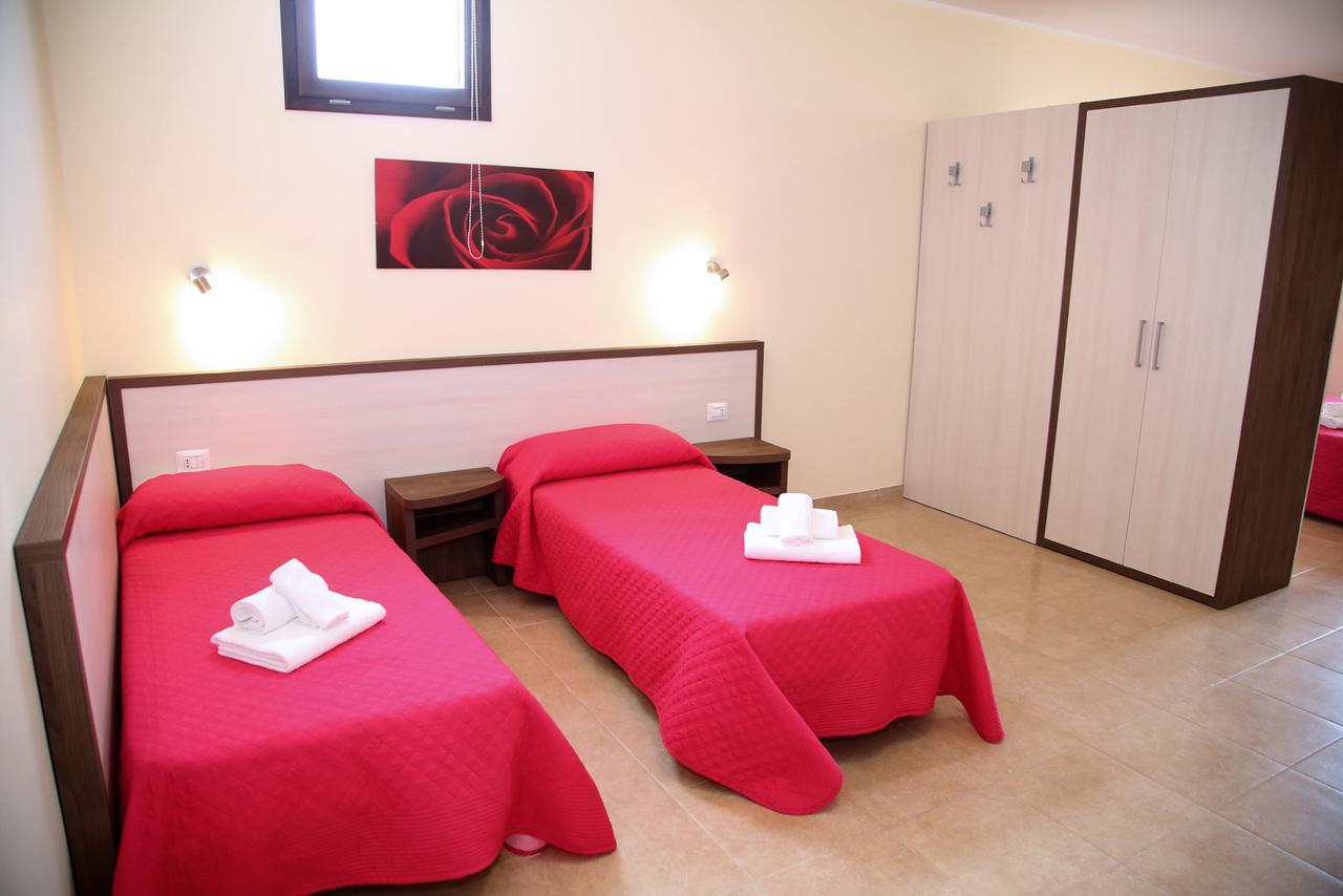B&B Hotel Helios Uggiano La Chiesa Exteriör bild