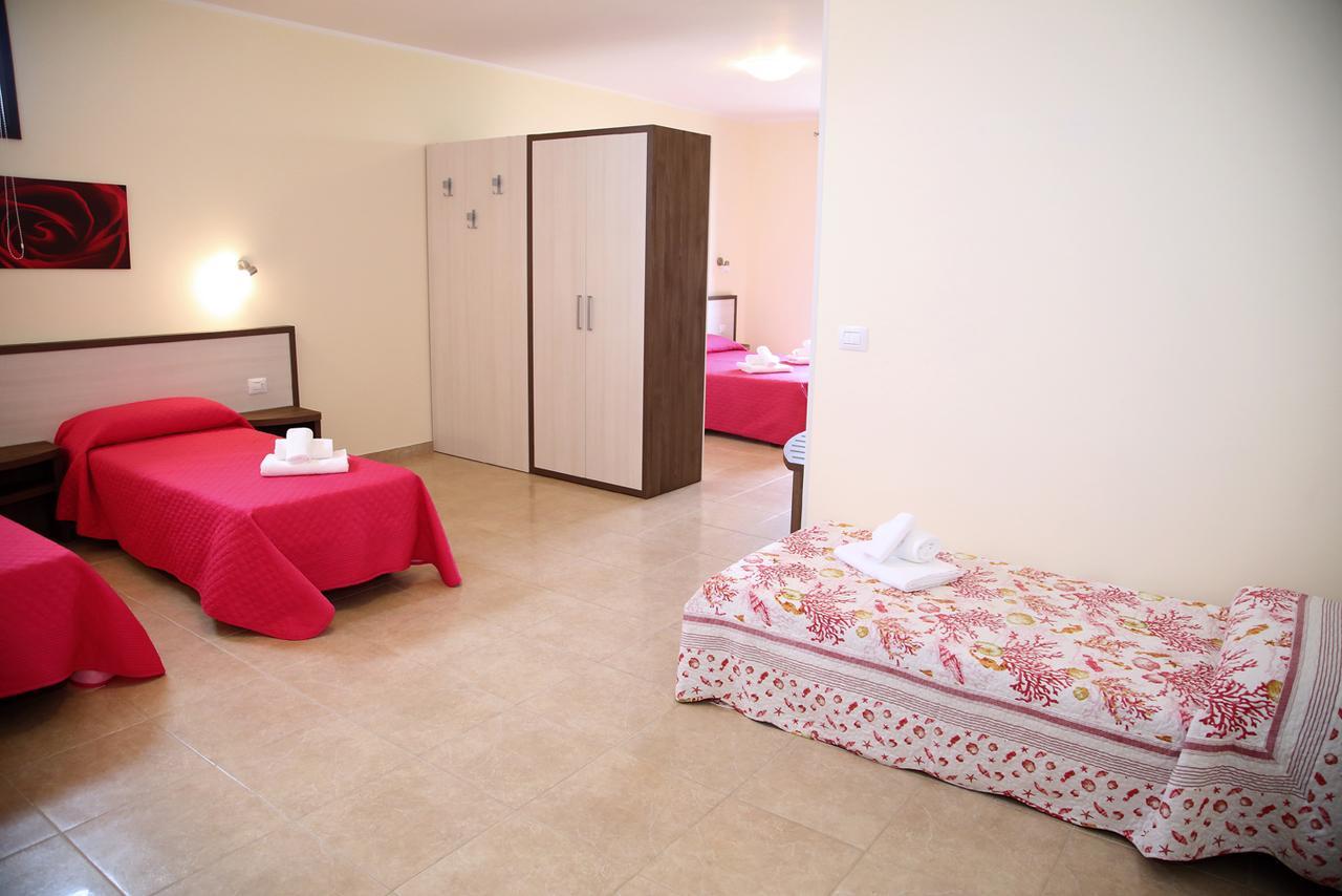 B&B Hotel Helios Uggiano La Chiesa Exteriör bild