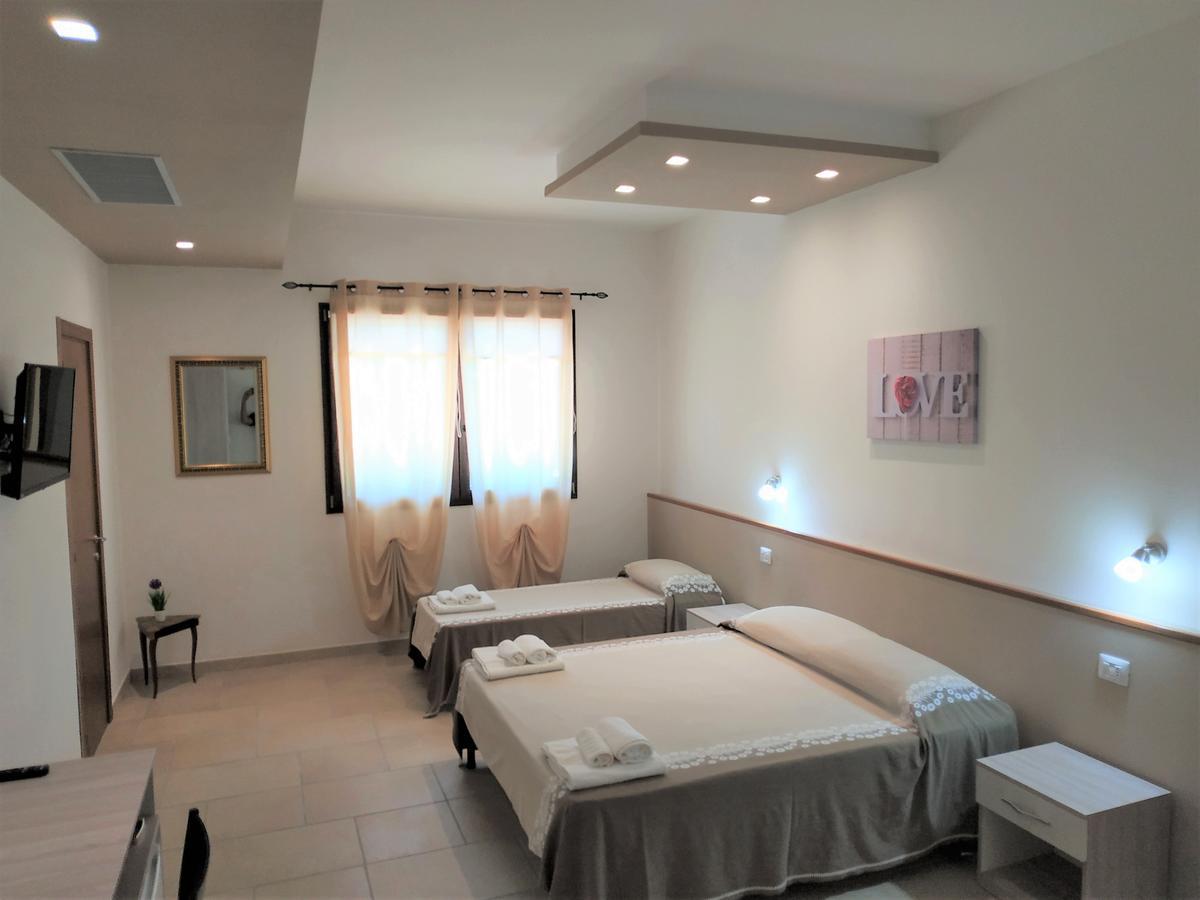 B&B Hotel Helios Uggiano La Chiesa Exteriör bild